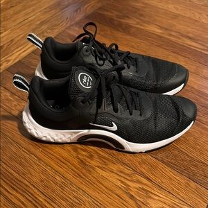 Nike Women's Renew TR 11 Black White Running
Trainers DA1349-004 Women size 9.5